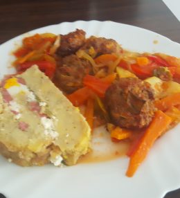 Руло-Картофено, колбас, сирене, яйца, кисели краставички и кашкавал